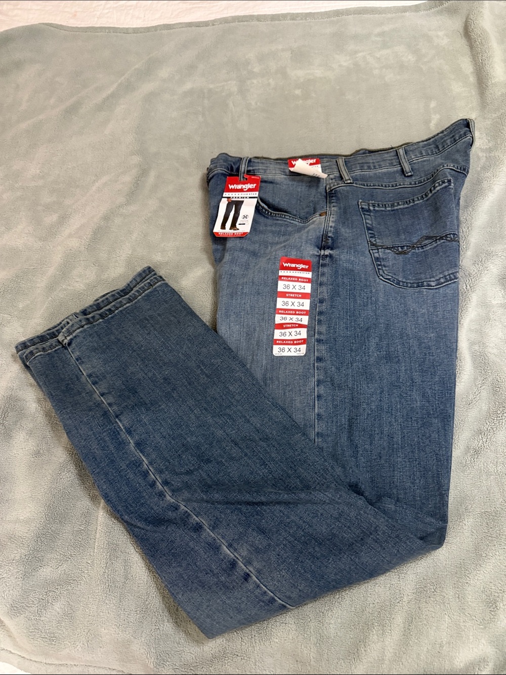 Wrangler Men’s Medium Blue Relaxed Fit Jeans